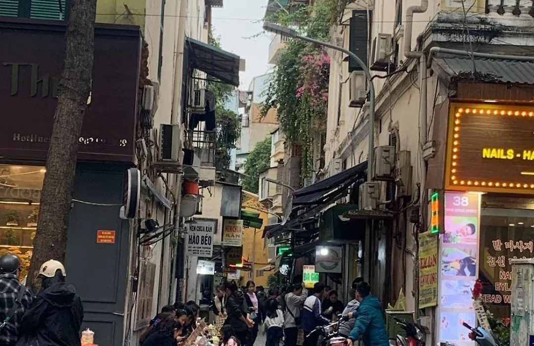 Centre Alley House & Travel-1